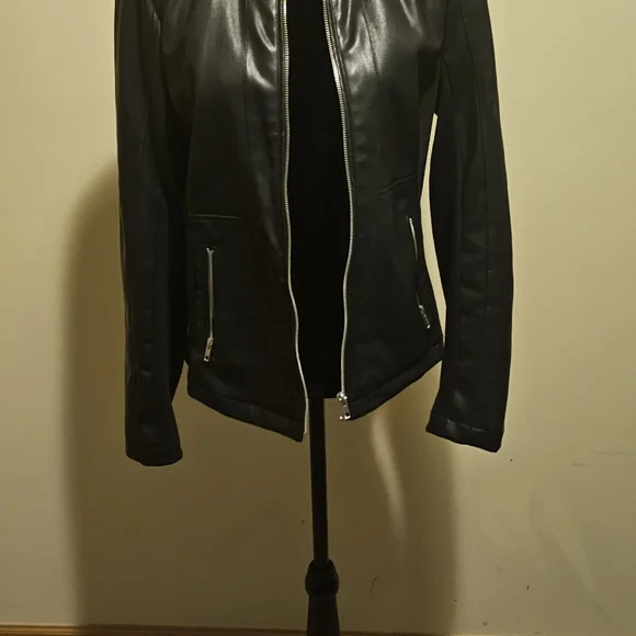 Black leather jacket - Picture 13 of 13